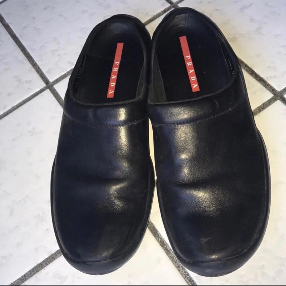 Men Prada foot slip